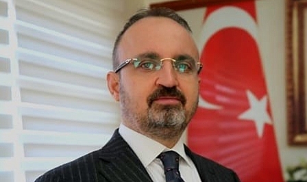 Turan; &quot;Bir tiyatro izliyoruz&quot;