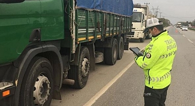 Yük taşıyan araçlar denetlendi