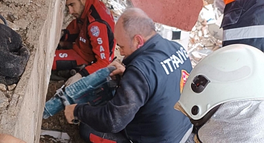 Ezine Belediyesi ekipleri Hatay’da