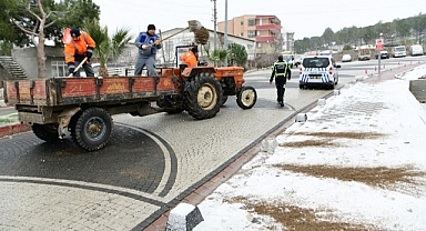 Ezine'de kar ile mücadele