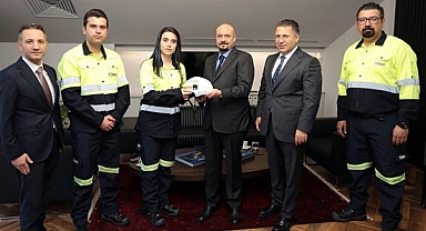 TÜMAD ekibine plaket