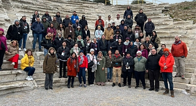 Turist rehberleri Parion Antik Kenti'nde