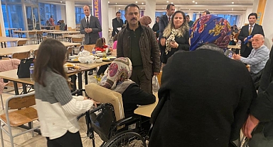 Vali Aktaş depremzede ailelerle görüştü