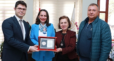 Avukatlar plaketle onurlandırıldı