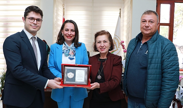 Avukatlar plaketle onurlandırıldı