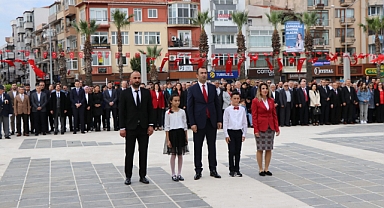 Cumhuriyet Meydanı'nda 23 Nisan töreni
