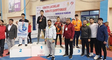 İbrahim Ege Sağnak'tan bronz madalya