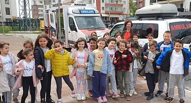 Miniklere ambulans tanıtıldı
