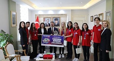 Öğrenciler projelerini Vali Aktaş'a anlattı