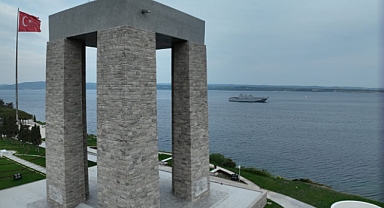 TCG Anadolu Çanakkale Boğazı'ndan Geçti