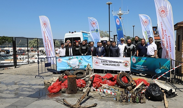 Dünya Çevre Günü&#039;nde denizden çöp topladılar