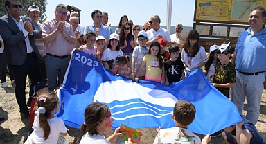 Kepez Halk Plajı'nda Mavi Bayrak dalgalanıyor