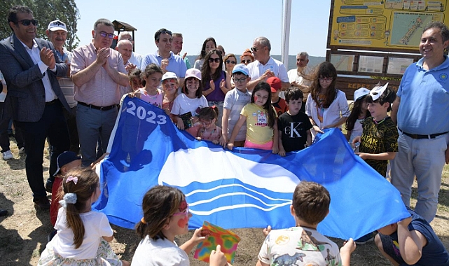 Kepez Halk Plajı&#039;nda Mavi Bayrak dalgalanıyor