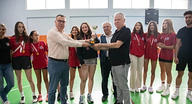 Kupa ve madalyalarına kavuştular