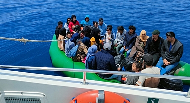 Lastik botla sürüklendiler