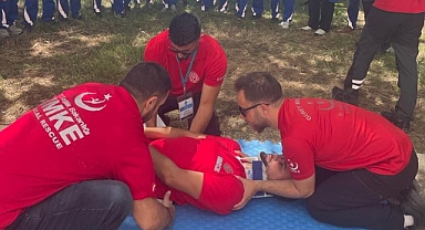 Sağlık çalışanlarına afet eğitimi