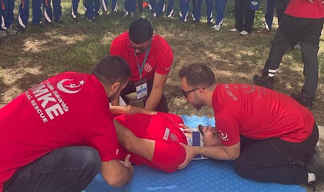 Sağlık çalışanlarına afet eğitimi