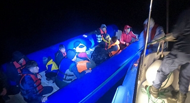 Ayvacık'ta 17 kaçak göçmen kurtarıldı