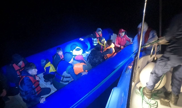 Ayvacık&#039;ta 17 kaçak göçmen kurtarıldı