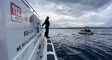 Ayvacık'ta 23 kaçak göçmen kurtarıldı