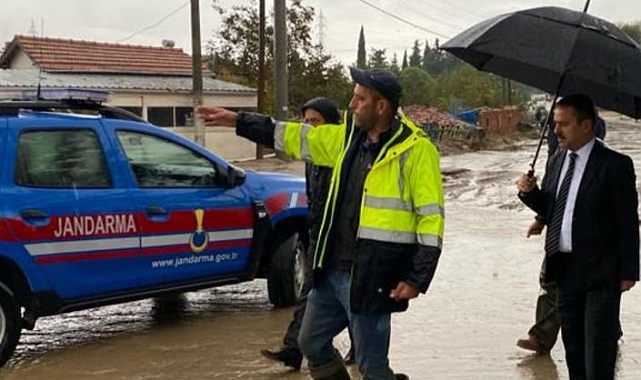 Çanakkale&#039;de şiddetli yağış su baskınına neden oldu