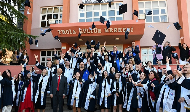 Erenoğlu; &quot;Dünyanın sizin bilgi, beceri ve deneyiminize ihtiyacı var&quot;