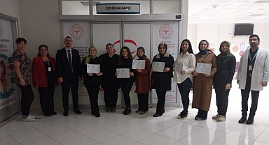 Biga Devlet Hastanesi'nde anne adaylarına belgeleri verildi