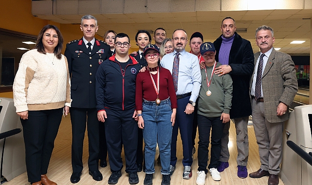 Melek yüzler Bowling Şenliği&#039;nde güldü