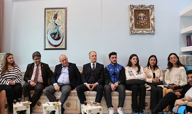 Ayhan Gider, gençlerle buluştu