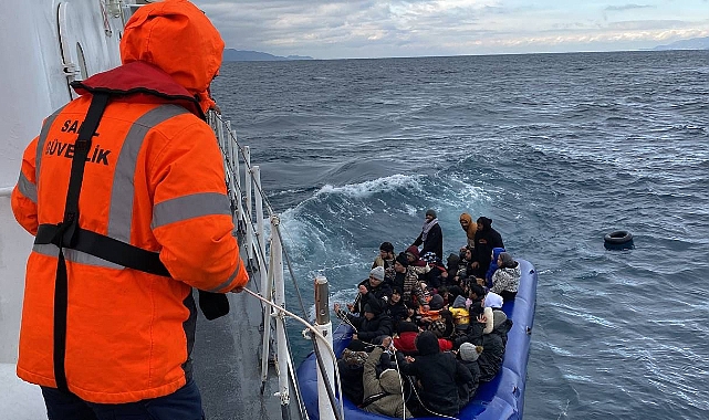Ayvacık&#039;ta 56 kaçak göçmen kurtarıldı