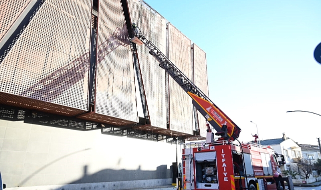 Biga AVM&#039;de korkutan yangın