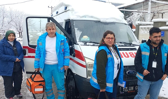 Kar yağışına rağmen evlerde sağlık hizmeti verdiler
