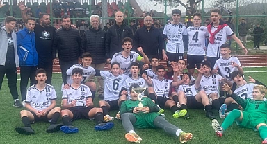 U 16 Liginde kupa coşkusu