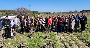 Bozcaada'da kadın çiftçilere bağcılıkta modern teknikler anlatıldı