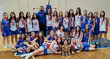 İÇDAŞ Spor Kulübü ligi üç kupayla tamamladı