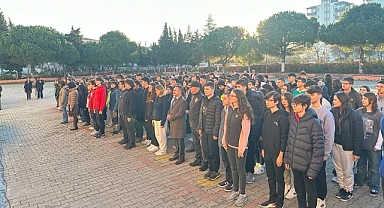 Okullarda saygı duruşunda bulunuldu