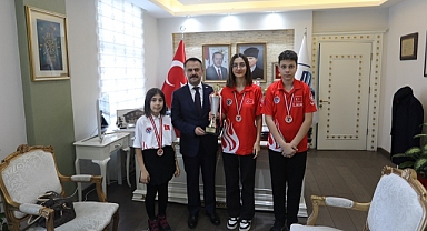 Vali Aktaş sporcuları tebrik etti