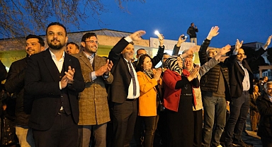 Aksu'dan şarkılı gönderme!