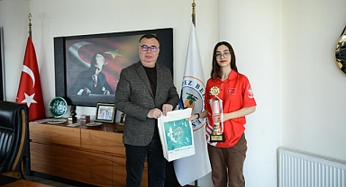 Başkan Arslan'dan Dilek Türünz'e tebrik