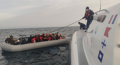 Bozcaada'da 42 kaçak göçmen kurtarıldı