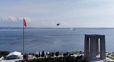 Solo Türk Şehitler Abidesi'ni selamladı