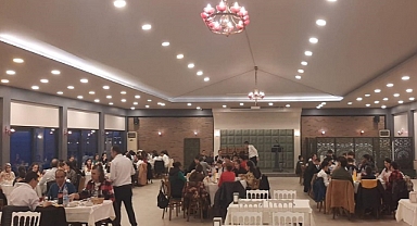 Vali Aktaş iftarını çocuklarla yaptı