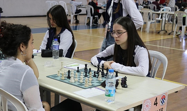 235 satranç sever hamlelerini yaptı