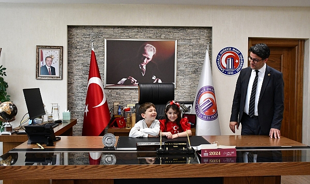 ÇOMÜ Rektörü Erenoğlu, koltuğunu miniklere devretti