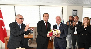 Lapseki Belediye Başkanı Atilla Öztürk görevine başladı