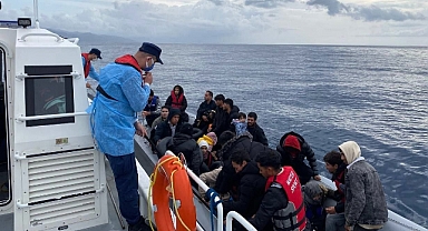 Lastik botta sürüklenen kaçaklar kurtarıldı