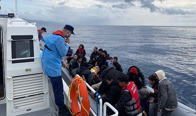 Lastik botta sürüklenen kaçaklar kurtarıldı