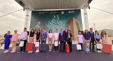 Öğrenciler ödüllerini törenle aldı