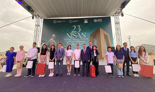 Öğrenciler ödüllerini törenle aldı