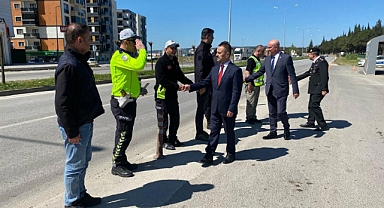 Vali Aktaş, bayram mesaisi yapan personelleri yalnız bırakmadı